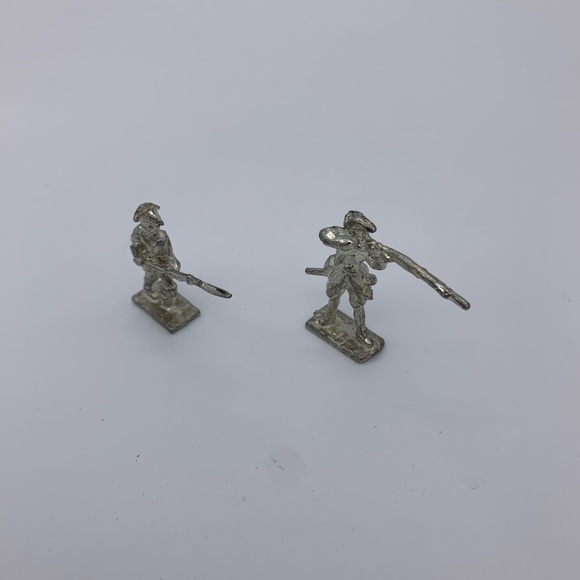 2 Vintage Miniature Civil War Led Musketeers Toy Figures - Picture 3 of 8